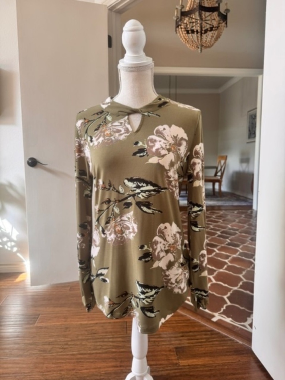 Studio by D&Co. Olive Green Floral Twist Neck Long Sleeve Blouse Top XS